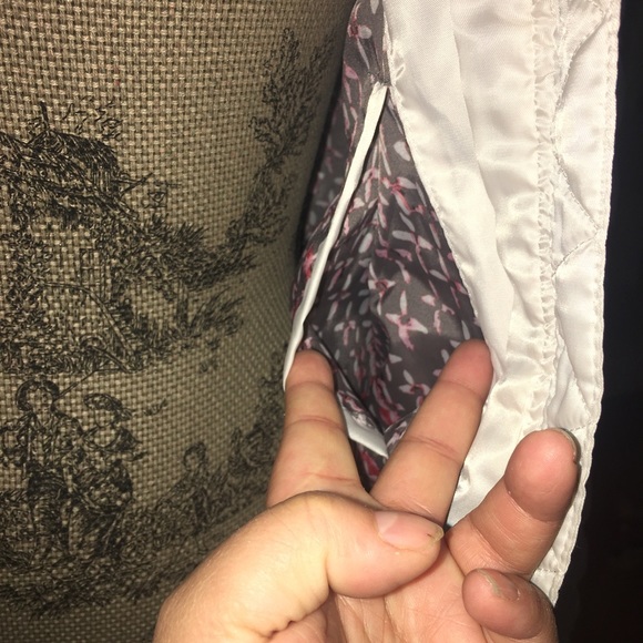 Marc New York Andrew Marc White Quilted Puffer Jacket in Size Medium. - Picture 8 of 15